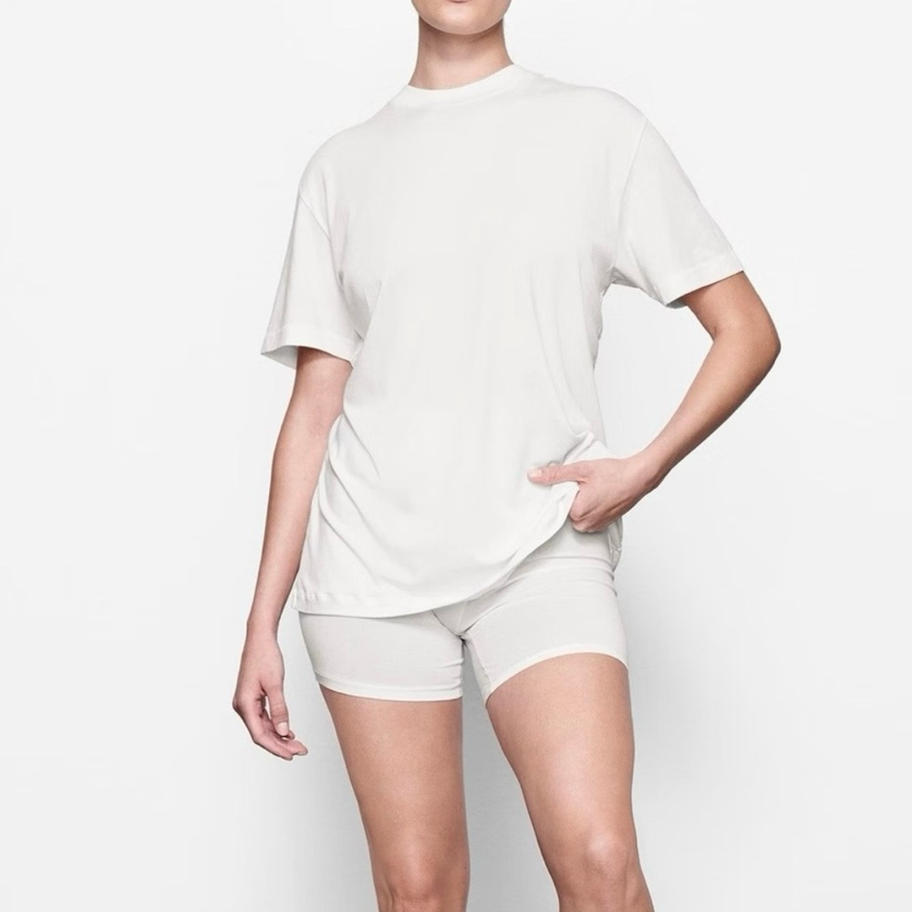 Skims Boyfriend T-Shirt NWT